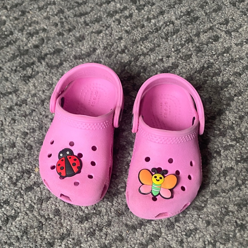 Pink Crocs C6